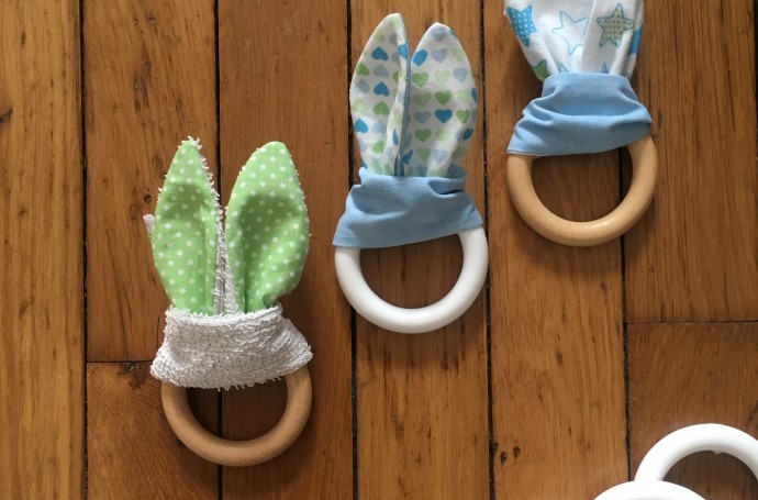 Hochet lapin anneau de dentition